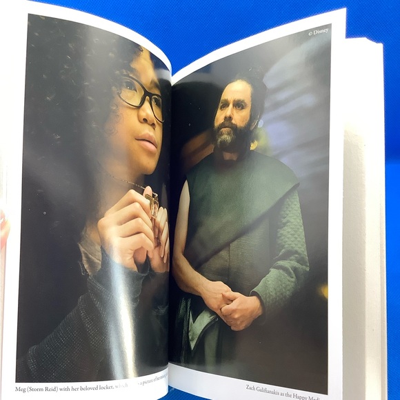 A Wrinkle In Time Paperback Book with Movie Cover - Picture 4 of 4